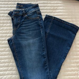 Maurices XS flare leg, dark wash jeans. Worn once fit like a 4.